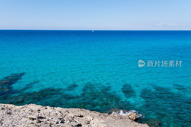 在Cala Mesquida (Palma de Majorca)西班牙海景